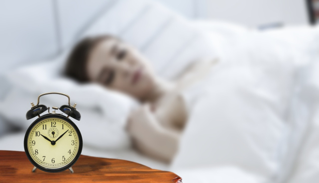 Ngủ muộn khiến tăng hay giảm cân? 