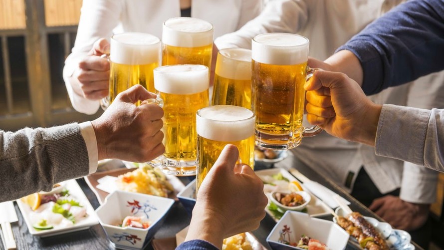 Một tháng chìm trong rượu bia 20 ngày