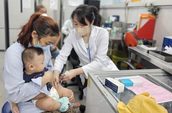 Tin vui cho phụ huynh: Vaccine tay chân miệng hiệu quả hơn 99% tại Việt Nam